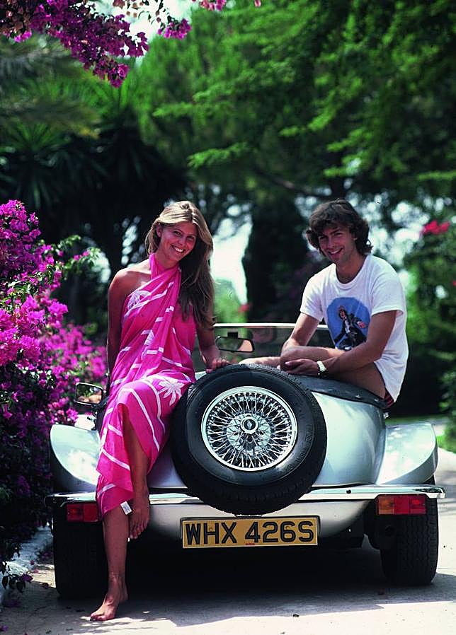 Imagen - Hubertus de Hohenlohe, hijo de los príncipes Alfonso e Ira, y su prima, Marina Fernández de Córdoba, en 1982. FOTOS: GETTY IMAGES