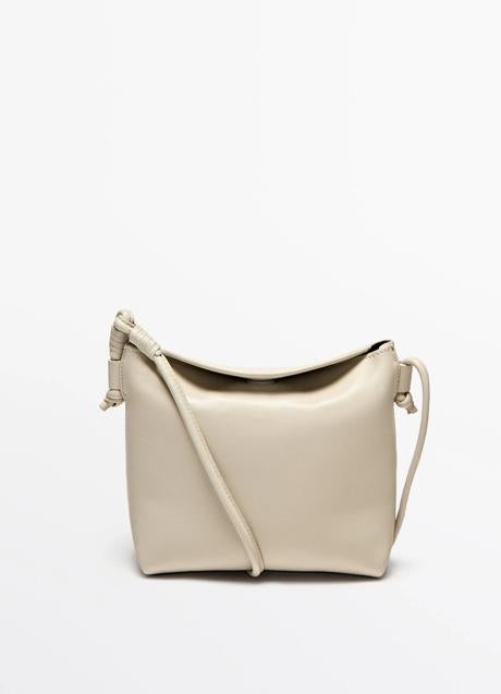 Imagen - Bolso blanco de Massimo Dutti (79,95 euros)