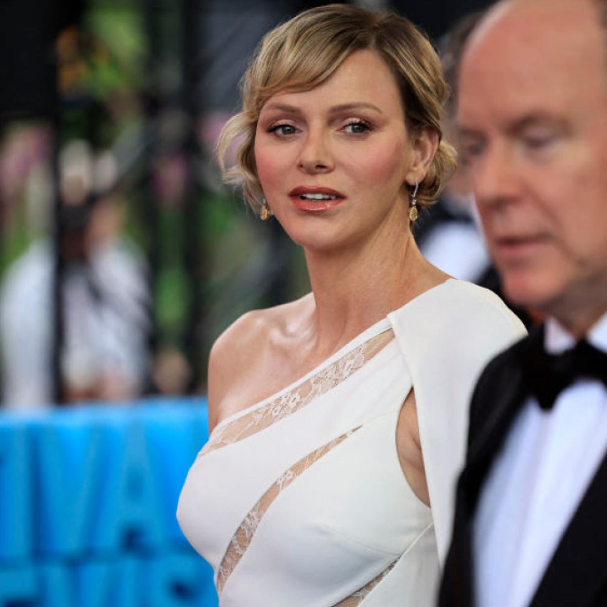 Charlène de Mónaco junto al príncipe Alberto, en el Festival de Televisión de Montecarlo. 