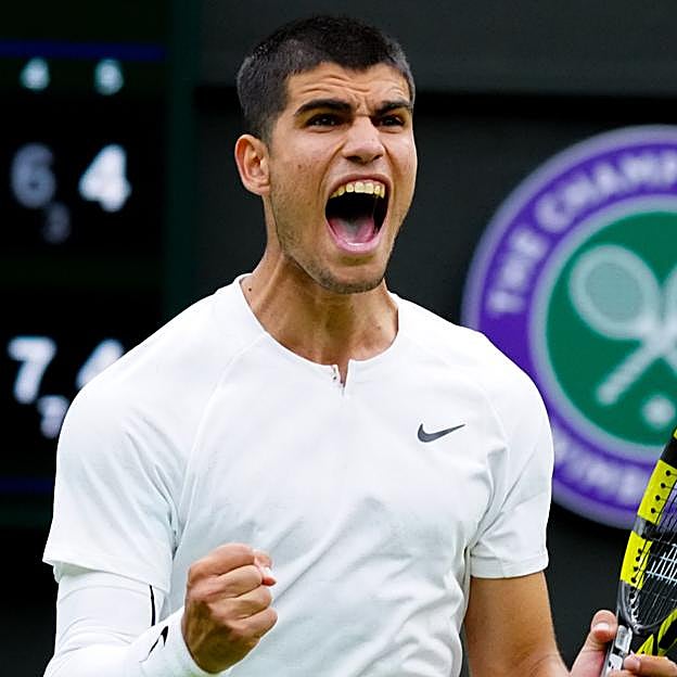 Alcaraz juega estos días en Wimbledon. 