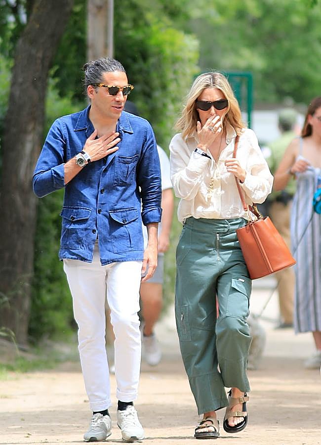 Imagen - Marta Ortega con unos pantalones cargo y una camisa básica. / GTRES