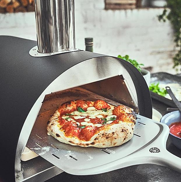 Horno para pizzas de exterior NERO de Burnhard: 239 euros.