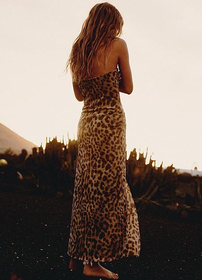 Imagen - Vestido de leopardo con hombros al descubierto