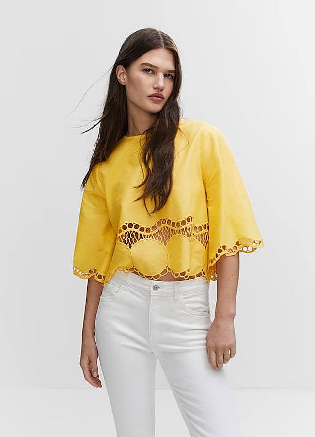 Imagen - Blusa perforada oversize color amarillo