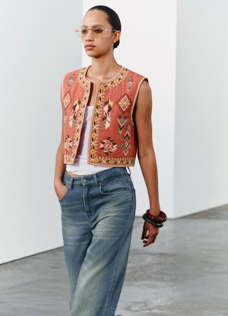 Imagen - Chaleco con bordados de Zara (39,99 euros)