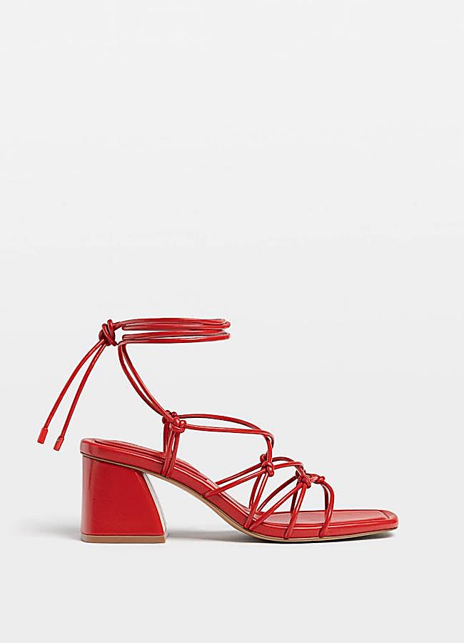 Imagen - Sandalias de tiras atadas rojas con tacón