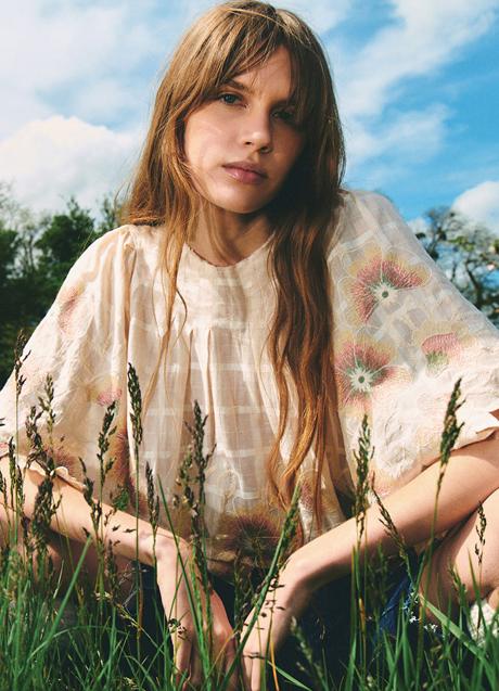 Imagen - Blusa con bordados de Sfera (29,99 euros)