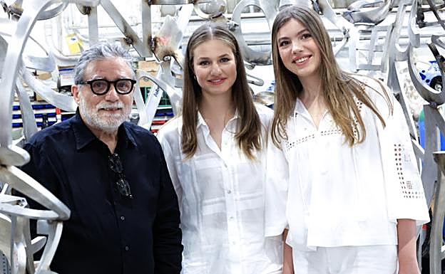 Jaume Plensa recibió en su taller de Sant Feliú de Llobregat a Leonor y Sofía. 