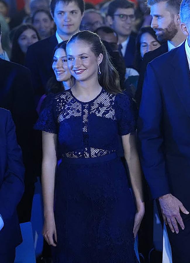 Imagen - La princesa Leonor con un vestido de Self-Portrait. / LIMITED PICTURES