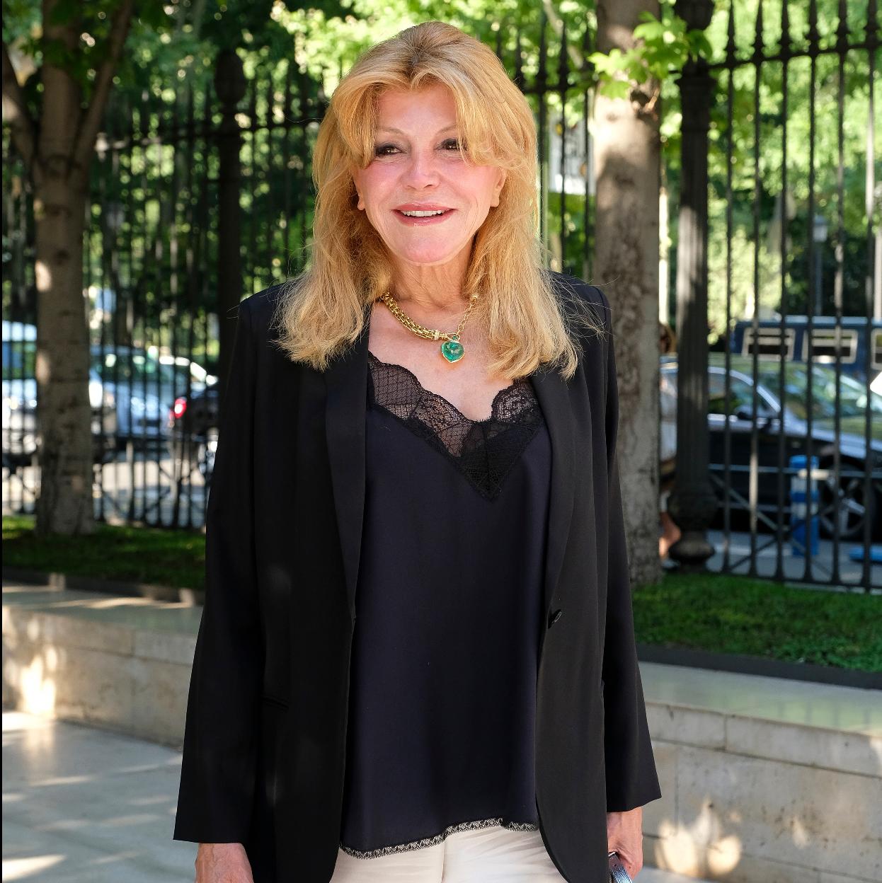 Carmen Cervera siempre ha estado muy pendiente de sus hijas. 