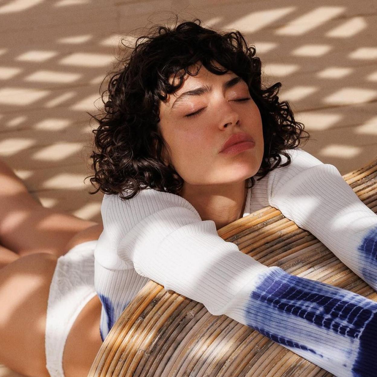 Corte de pelo rizado bob