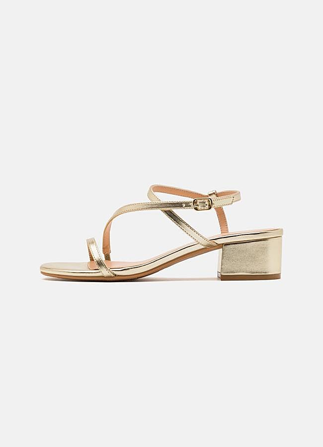 Imagen - Sandalia dorada de Anna Field, 23,99 euros.