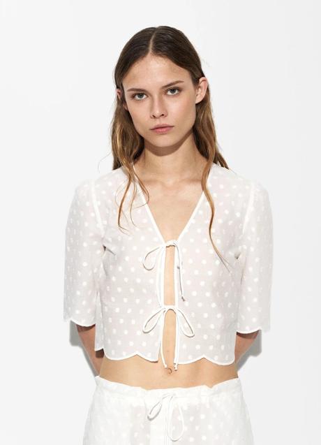 Imagen - Blusa blanca de Parfois (29,99 euros)