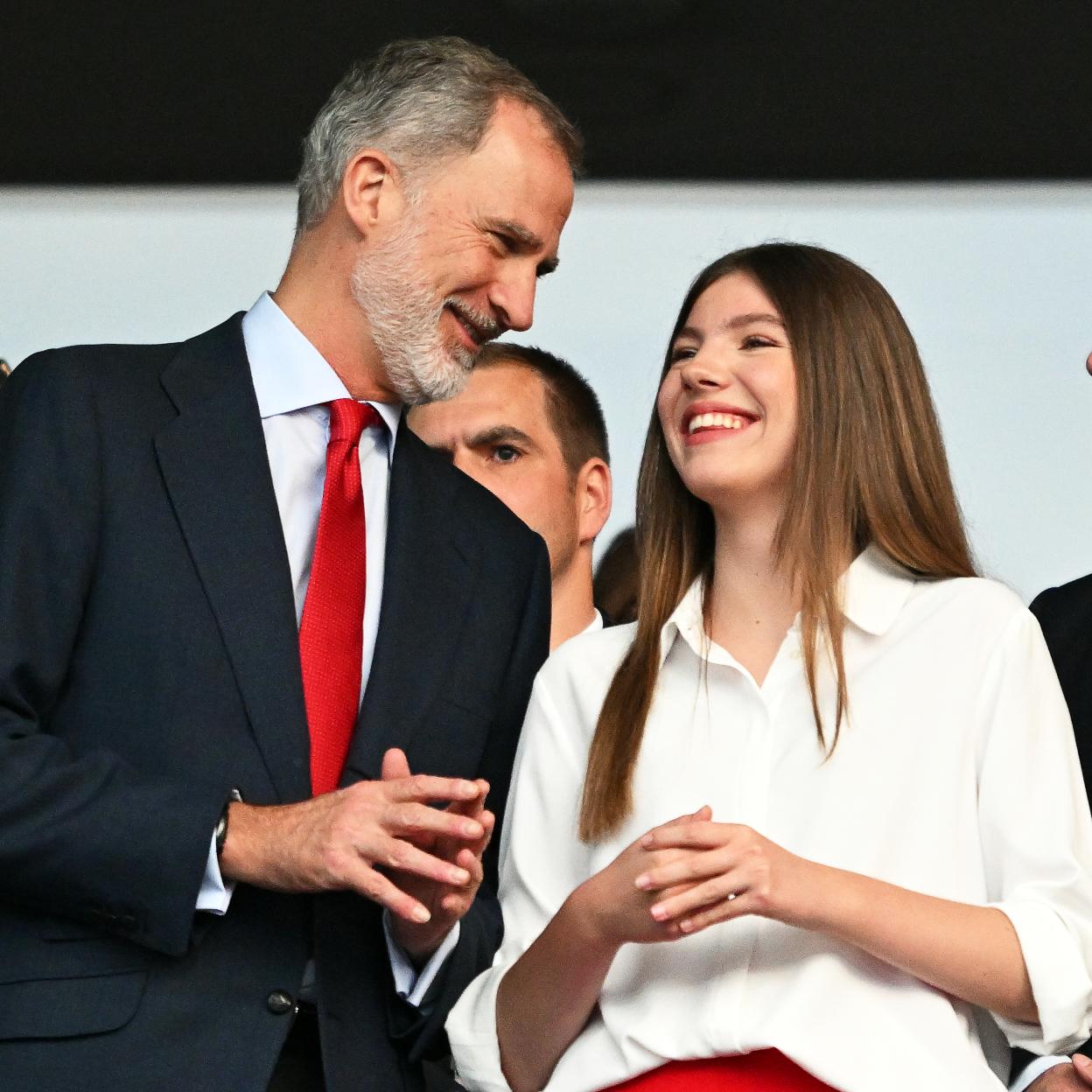 El rey Felipe no solo disfrutó de lo lindo el partido. También se le veía muy feliz de compartir la final de la Eurocopa con la infanta Sofía. 