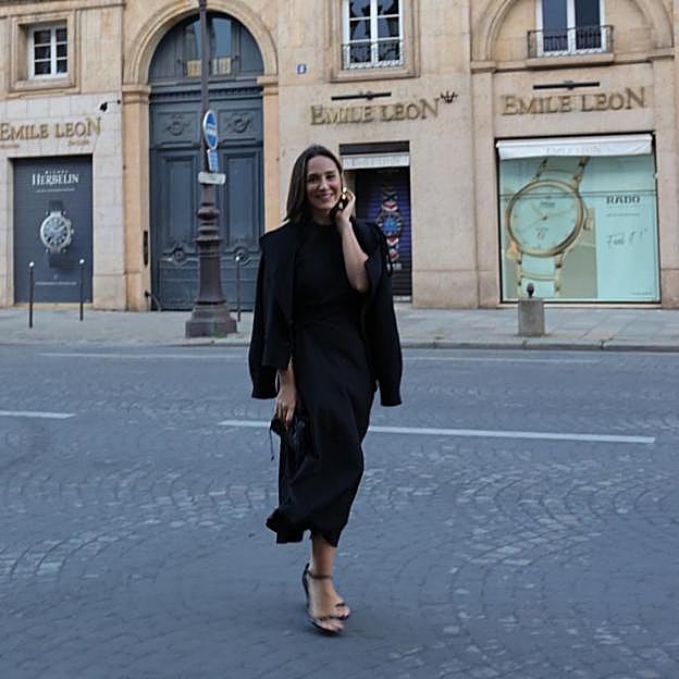 Tamara Falcó con un total look negro.