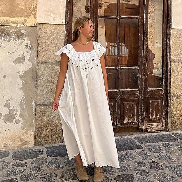 Tendencia viral: seis vestidos amplios tipo camisón que llevar con alpargatas