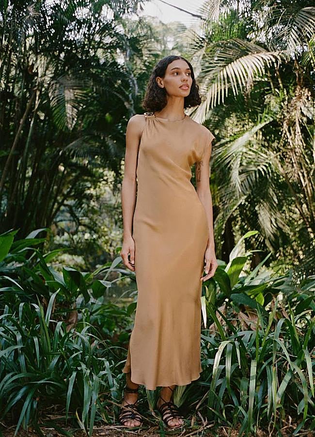 Imagen - Vestido midi satinado con detalle metálico