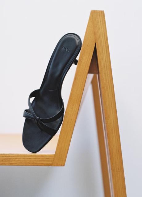 Imagen - Sandalias negras de Mango (29,99 euros)