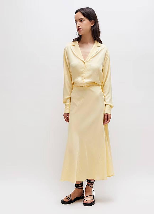 Imagen - Falda amarillo mantequilla de satén