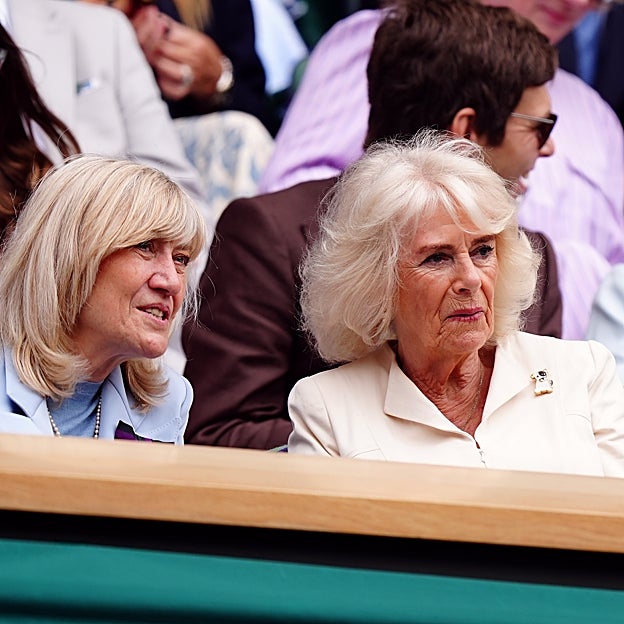 Camilla con un broche de Van Cleef & Arpels en Wimbledon. 