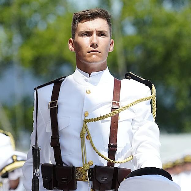Así es Pedro López-Quesada y de Borbón-Dos Sicilias, primo militar de la princesa Leonor y hermano de la novia royal de año