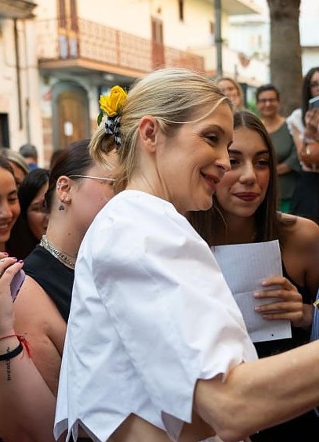 Imagen - Kelly Rutherford con un moño con accesorio.