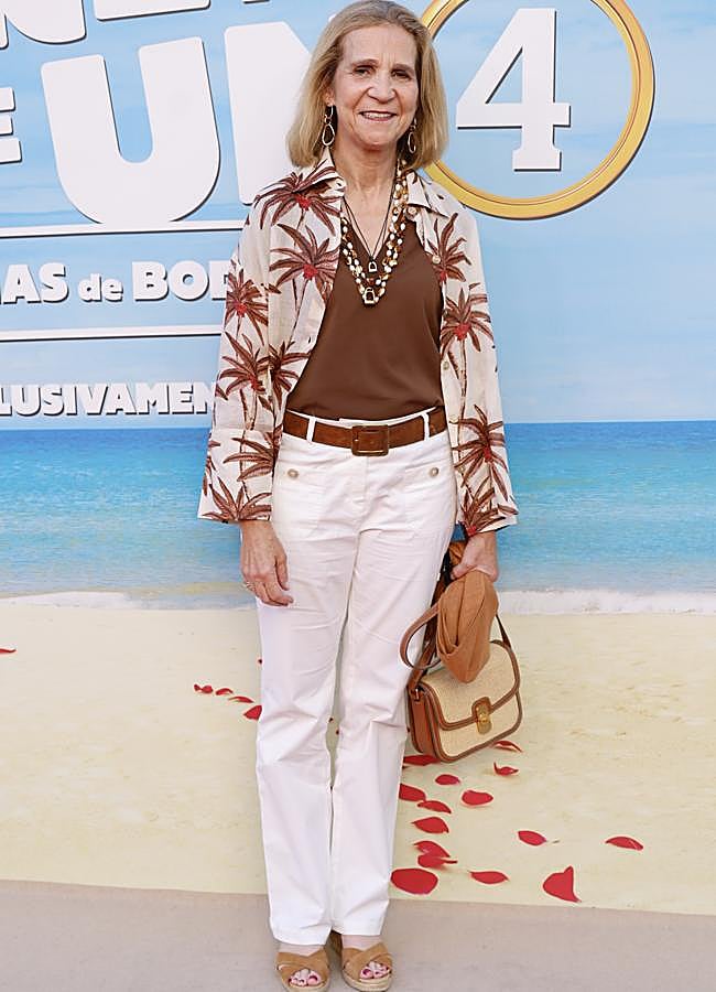 Imagen - La infanta Elena en el estreno de la película 'Padre no hay mas que uno 4'.