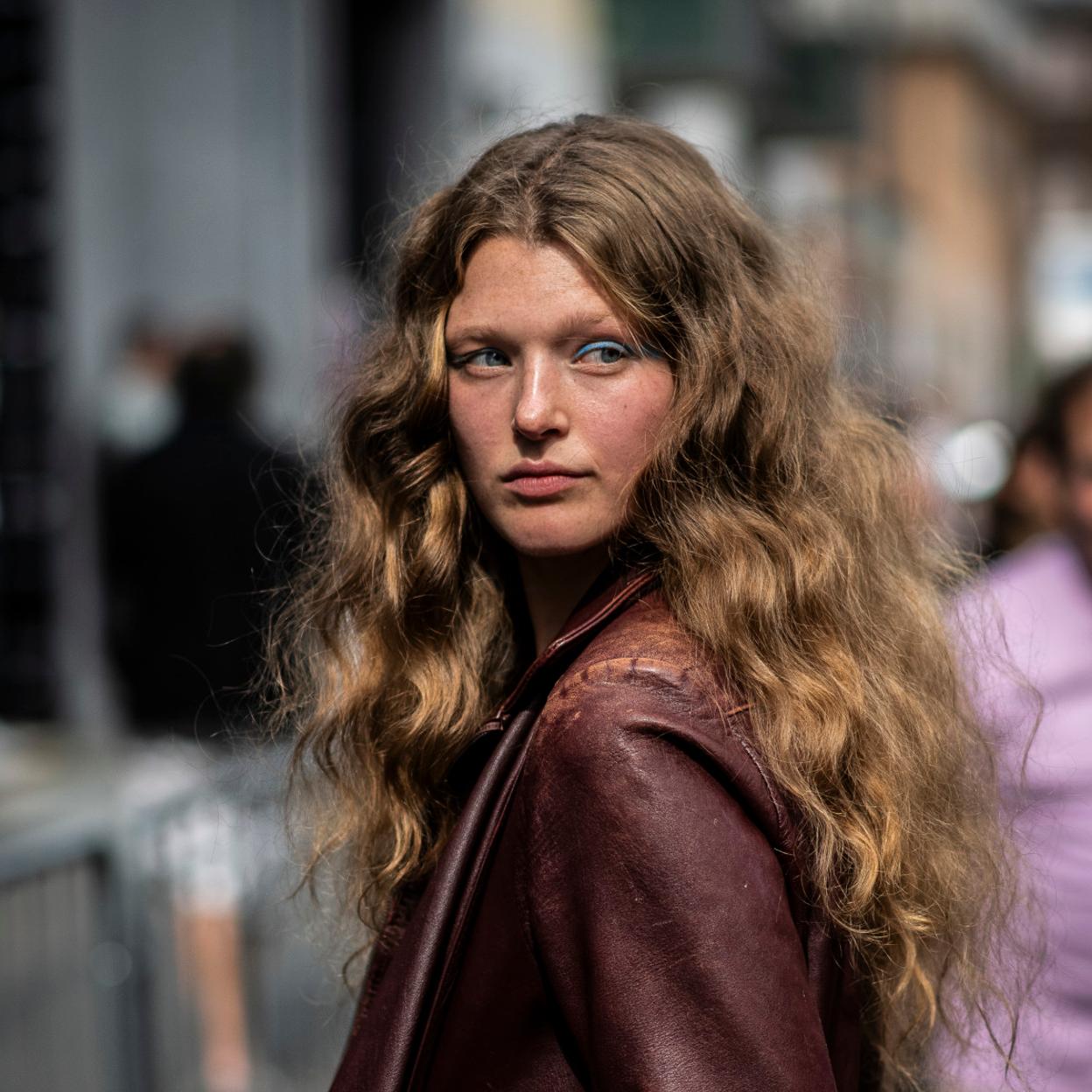 El cepillo 2 en 1 que seca y deja unas ondas ochenteras naturales en segundos