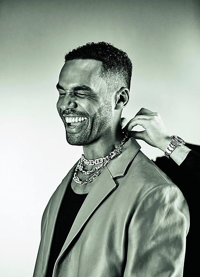 Imagen - El actor Lucien Pages con collares de Messika unisex.