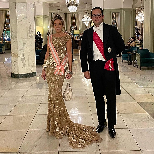 Miriam de Ungría junto a su hijo, el príncipe Boris. 