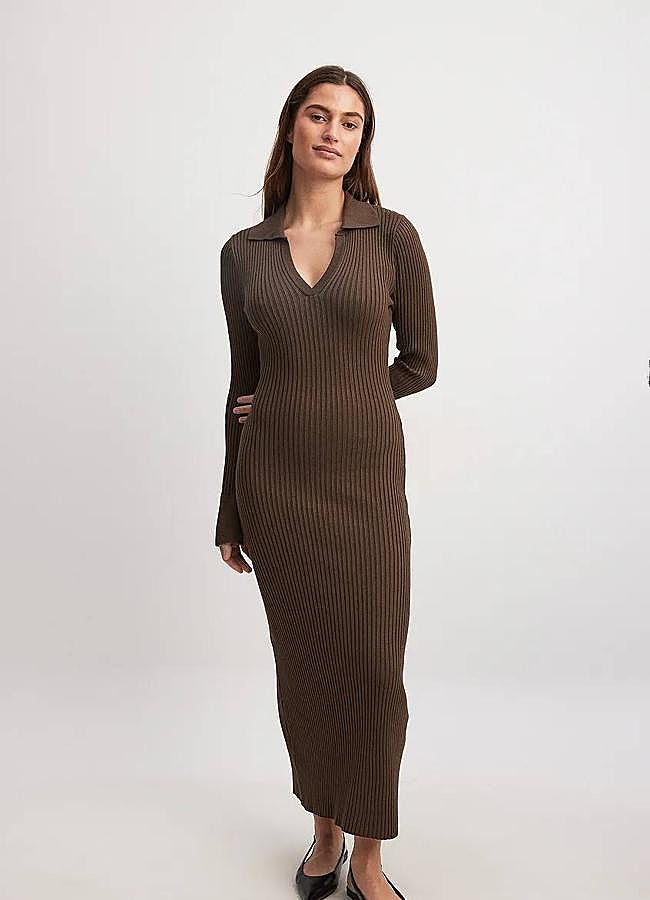 Imagen - Vestido midi de punto con cuello polo