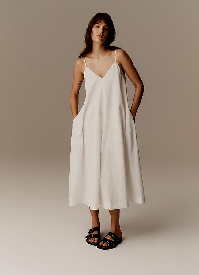 Imagen - Vestido midi en blanco de Primark.