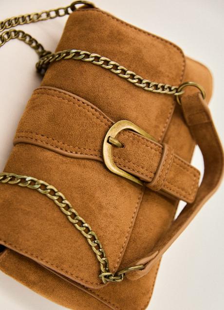Imagen - Bolso de ante de Stradivarius (15,99 euros)