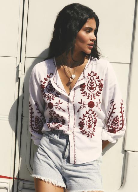 Imagen - Camisa blanca de Stradivarius (25,99 euros)