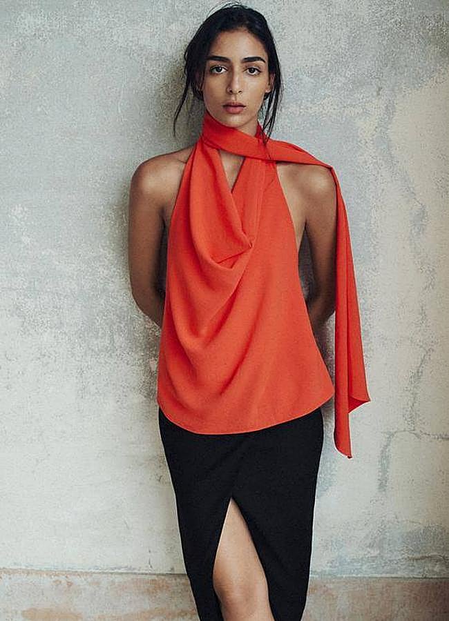 Imagen - Blusa halter fluida con foulard