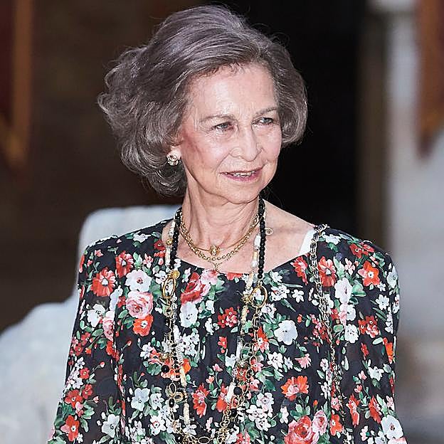 Por qué este va a ser el verano más movido de la reina Sofía: vacaciones agridulces en Marivent, viajes a París y boda en Grecia