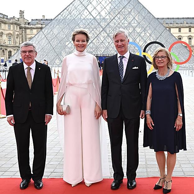 Felipe y Matilde de Bélgica, en la alfombra roja del Louvre. 