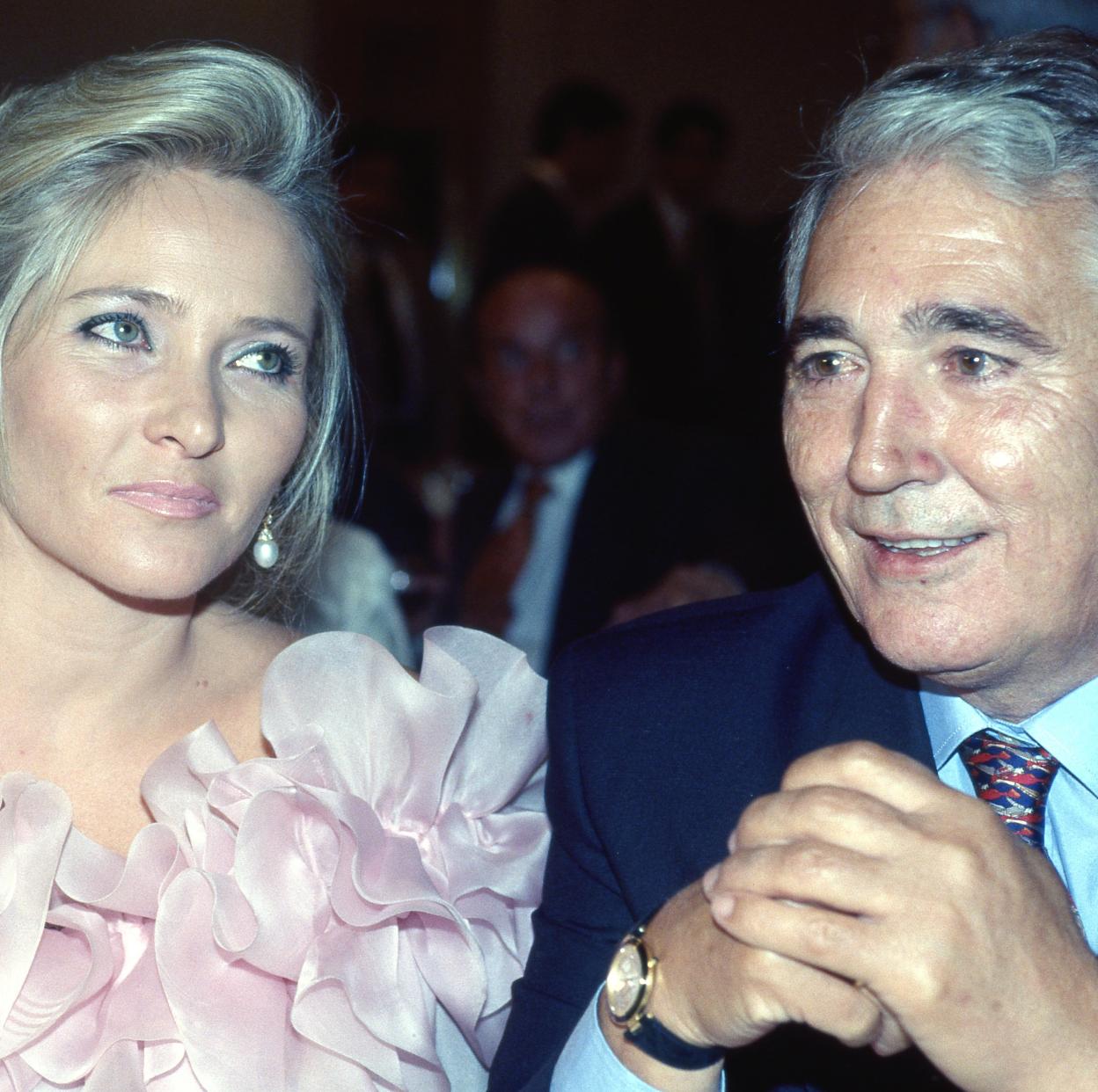  El torero Paco Camino e Isabel Sanchez Flor, tercera mujer del diestro. 