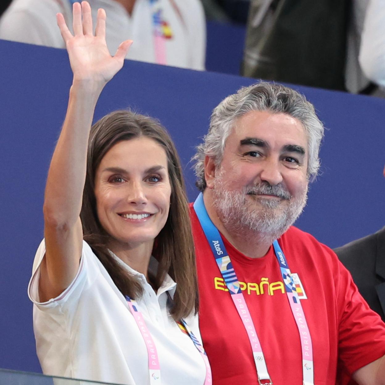 Letizia de vuelta en París, para ver el partido de la selección femenina de waterpolo.