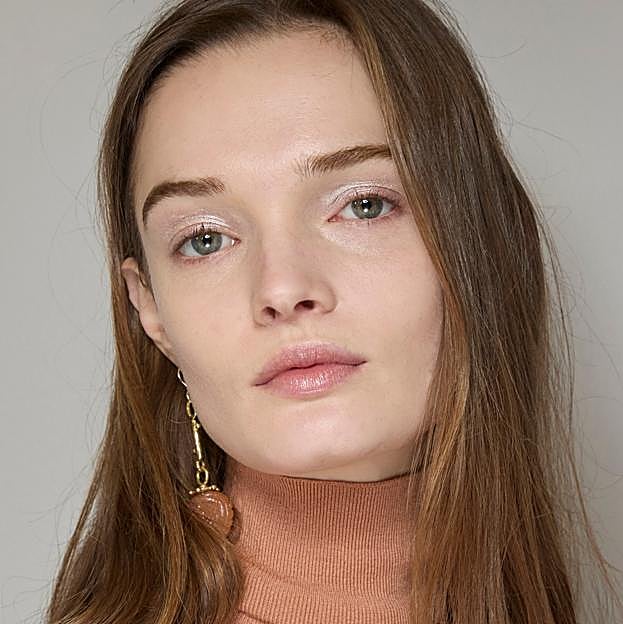 Tenemos que hablar del spray para eliminar el acné más vendido de Estados Unidos que recomienda esta farmacéutica española