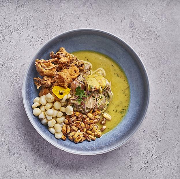 El delicioso ceviche de corvina con crujiente de calamar de Pucará, el restaurante que te descubrirá este agosto la esencia gastronómica de Perú.