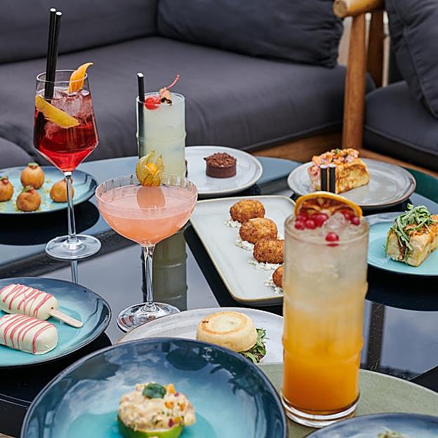 Las propuestas gastronómicas del Urban, denominada Mordiscos by CEBO, y que podemos disfrutar todo el mes de agosto en su terraza. 