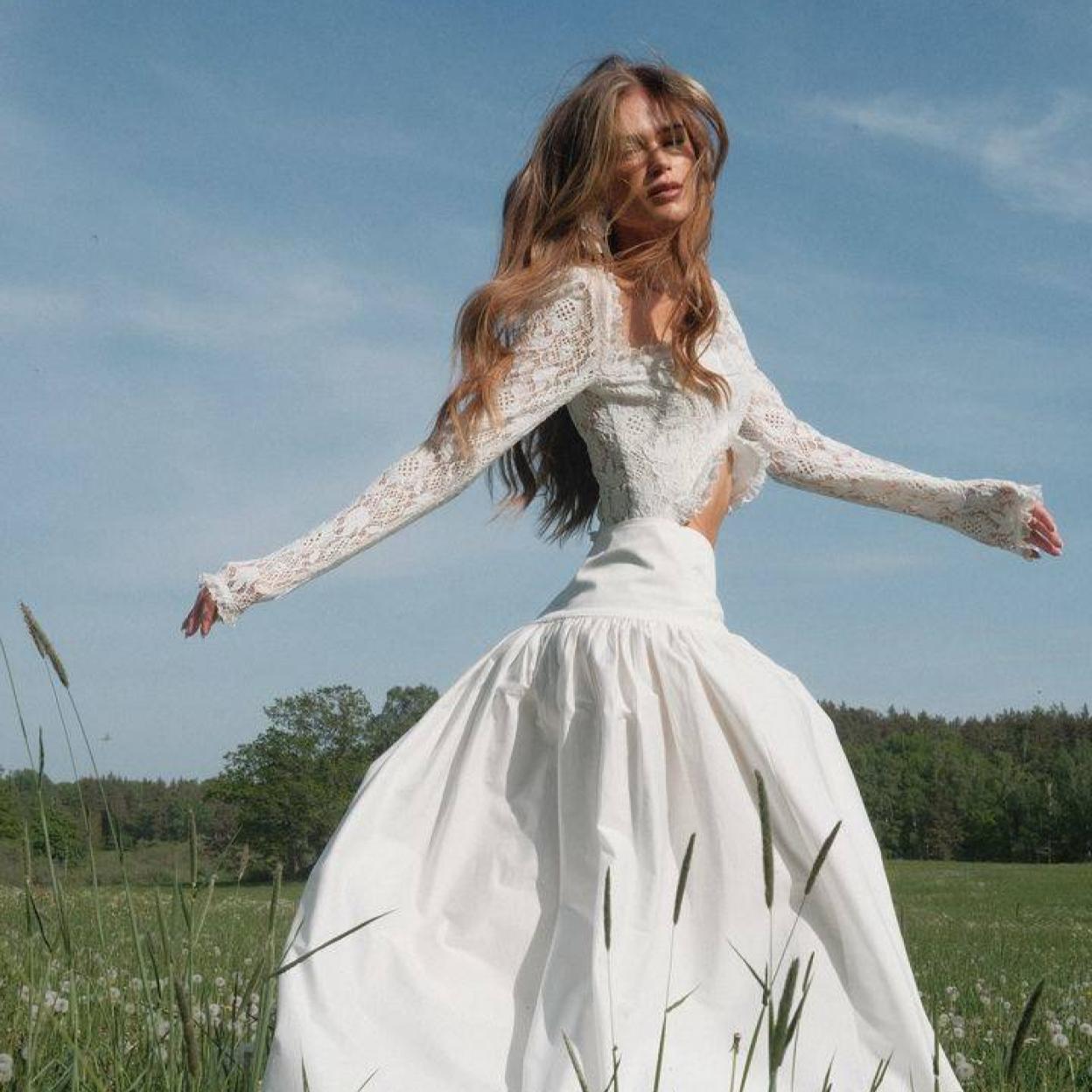 Influencer en campo de flores