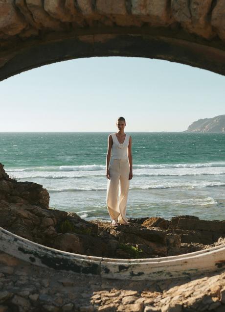 Imagen - Top de punto con flor de Massimo Dutti (59,99 euros)