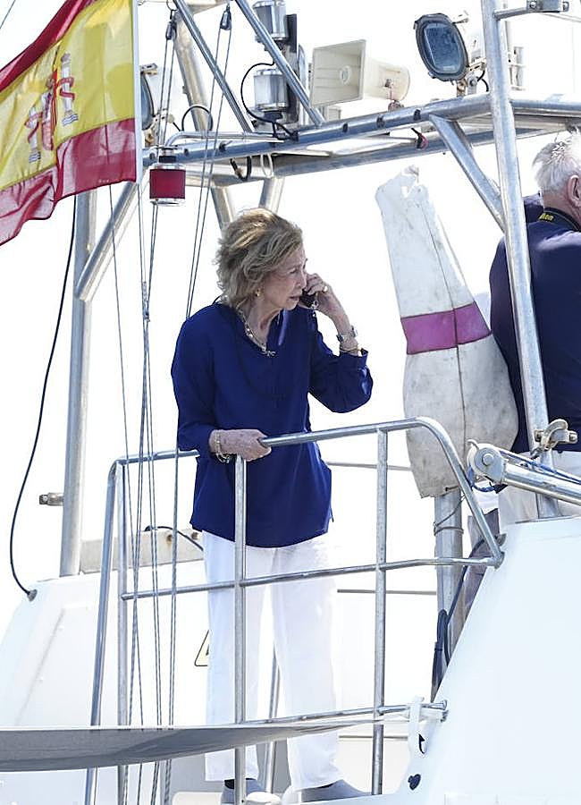 Imagen - La reina Sofía con una camisa de lino. / LIMITED PCITURES