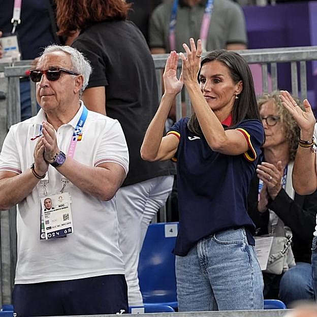 La reina Letizia en el partido de baloncesto 3x3 femenino.