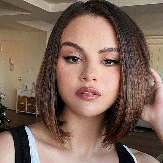 Selena Gómez con sharp bob por las clavículas