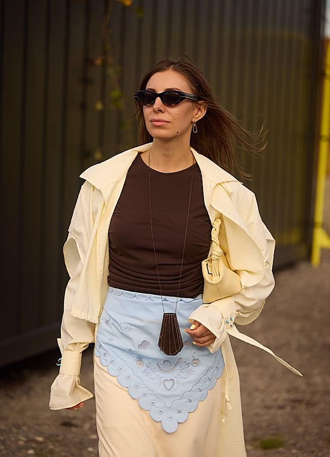 Imagen - Look con pañuelo en la falda. Foto: Launchmetrics spotlight