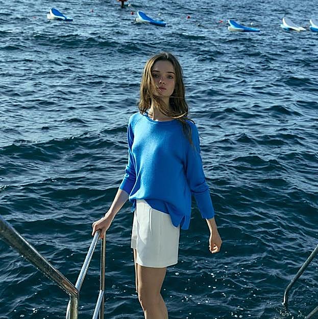 Lo nuevo de Zara de la semana: vestidos blancos, blusas románticas y jerséis de entretiempo