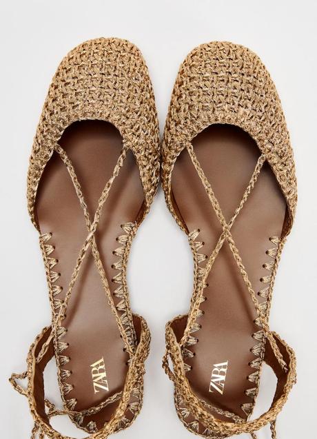 Imagen - Zapatos dorados de Zara (39,99 euros